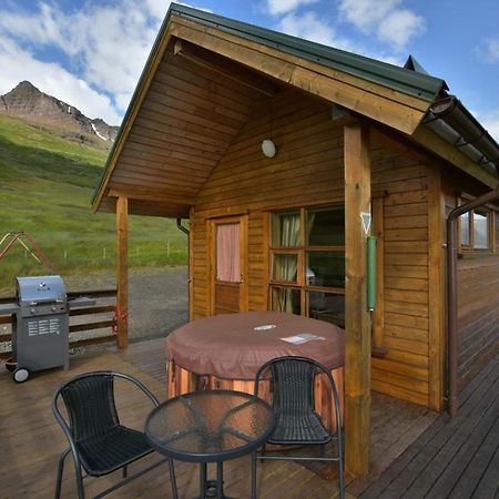 Solbrekka Holiday Homes Mjoifjorthur Екстериор снимка